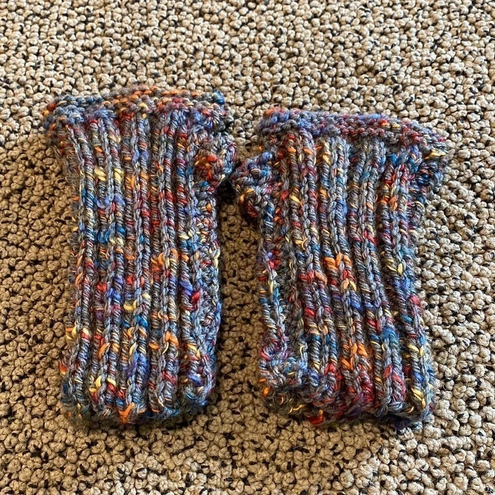 NWOT Fingerless Gray Knit Gloves